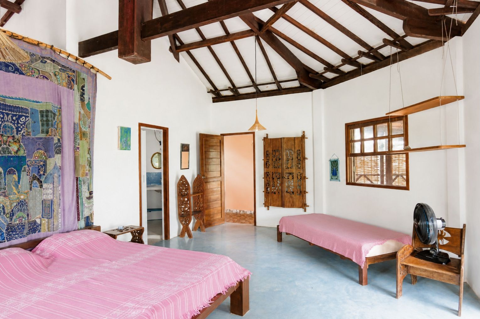 Principal bedroom with exposed roof structure