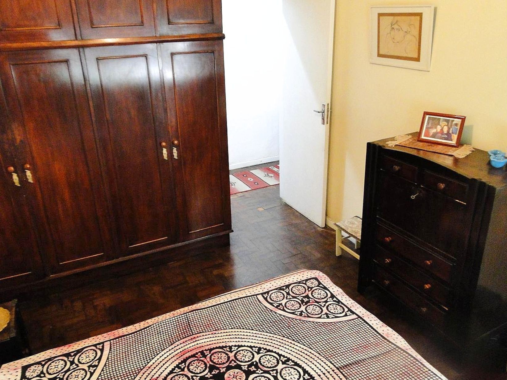 Bedroom with built-in wardrobe at Apartamento Leme