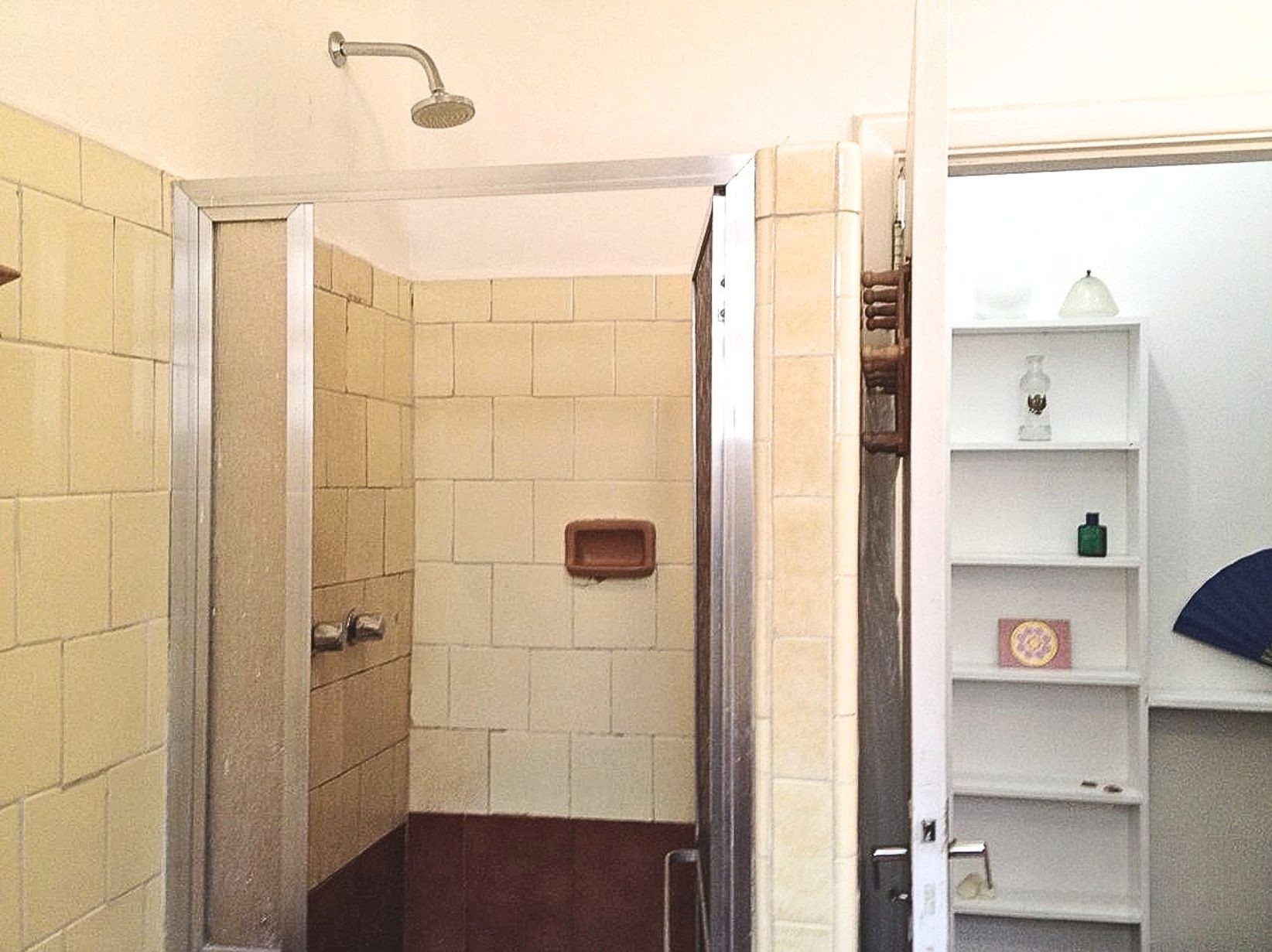 Second bathroom at Apartamento Leme
